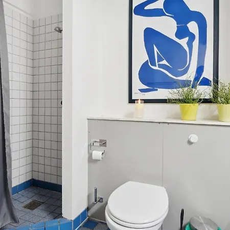 Daire Bad, Lejl 18 *